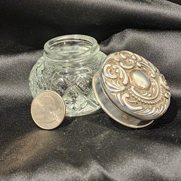 Vintage Avon Vanity Glass Jar with Silver Tone Metal Lid - Picture 8 of 8